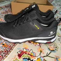 کفش کتانی مدل وی کو