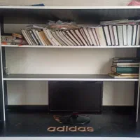 میز کامپیوتر و کتابخانه