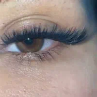 تخفیف ۵۰ درصدی آموزش و کاشت و لیفت و لمینت مژه