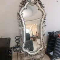 دو عدد آینه قدی و یک آینه کنسول