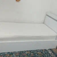 تخت خواب یک نفره در حد نو  جنس ام دی اف پاک چوب