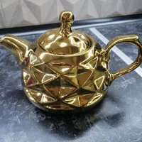 قوری طلایی