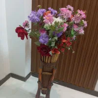 گل مصنوعی به همراه گلدون ، فروش فوری