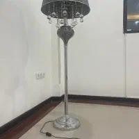 آباژور ایستاده