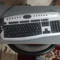 فروش وسایل کامپیوتر کیبورد و مانیتور و میز
