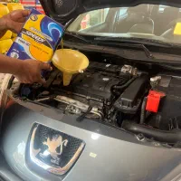 شاگرد تعویض روغنی و شاگرد مکانیک