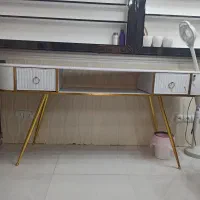 میز کاشت ناخن