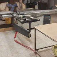 کارگر ساده کابینت سازی