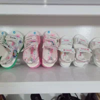 کفش بچه گانه .  فروش به جهت تغییر شغل