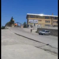یک قواره زمین فروشی