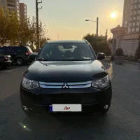 میتسوبیشی اوتلندر 2015