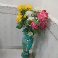 گلدان و گل