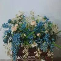 گل مصنوعی همراه با پایه