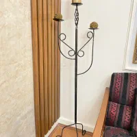 شمعدان فرفورژه کنار سالنی