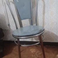 یک عدد صندلی تمام استیل