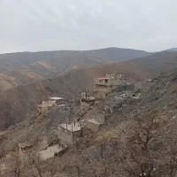 طبقه فروشی واقع درروستای کنگ