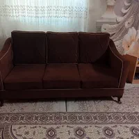 مبل هفت نفره و زیر تلویزیون