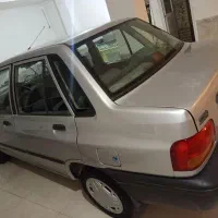 یک دستگاه پراید نقره ای