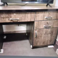 میز تحریر بسیار شیک وزیبا تر و تمیز و جا دار