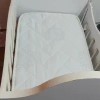 تخت کنار مادر