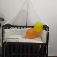 تخت گهواره ای به همراه تشک وبالشت وتوری دوروزی شده|تخت و صندلی بچه|مشهد, هفده شهریور|دیوار