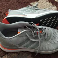 آدیداس 43 ویتنام اصل|کیف، کفش، کمربند|سنندج, |دیوار