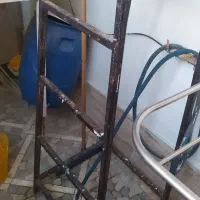 چهار پایه اهنی