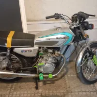 یک دستگاه موتور هوندا