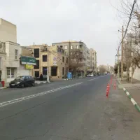 مجموعه-ای-ملکی-کامل-در-یک-ساختمان-بر-خیابان-اصلی