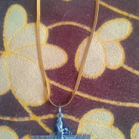 گردنبندماری‌. پلاک فروهر