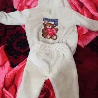 لباس بچگانه|کفش و لباس بچه|میانه, |دیوار