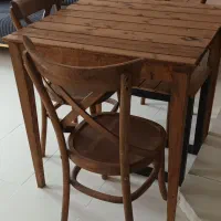 میز و ۳ عدد صندلی