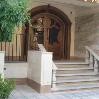 ۲۰۰ متر دربستی