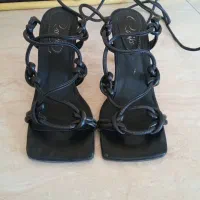 کفش نو فقط یک بار پوشیده شده