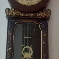 ساعت دیواری رنگ قهوه ای