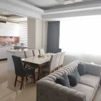 95-متر-دریاچه-سالن-پرده-خور