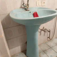 دو عدد روشویی بزرگ با پایه سالم