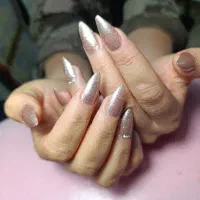 کاشت ناخن با ژل و پودر 250 سالن vipمادام
