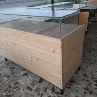 ویترین چوبی با شیشه