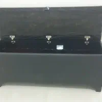 صندلی ارایشگاه زنانه..اینه بزرگ ارایشگاه