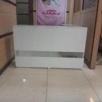 ۸ عدد صندلی،یک عدد میز بدنه فلز