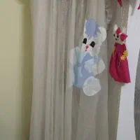 پشه بند دور تخت اتاق کودک و نوجوان