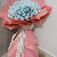 الشتر خرماباد، دسته گل مصنوعی بزرگ