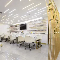 ناخنکار با مشتری