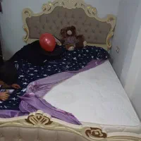تخت خواب همراه تشک و میزآرایش