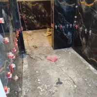 شاگرد و کارگر کاشی کاری