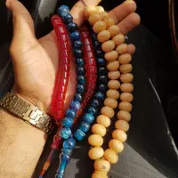 فروش 3 عدد تسبیح سندلوس و کهربا و جعبه انگشتر