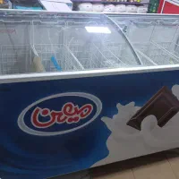 قفسه مغازه و یخچال بستنی