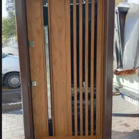 رنگ کاری درب . تعویض رویه چوب به فلزی ضد آب کردن