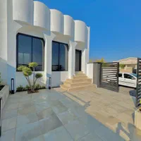 ویلا-مدرن-نما-سفید-شهرکی-دسترسی-به-امکانات